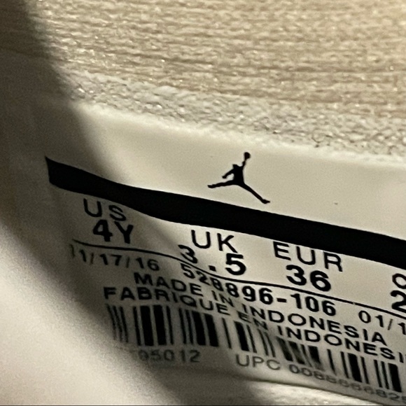 Jordan 11 low UNC! Grade school size 4Y. Really good shape! - Picture 8 of 9